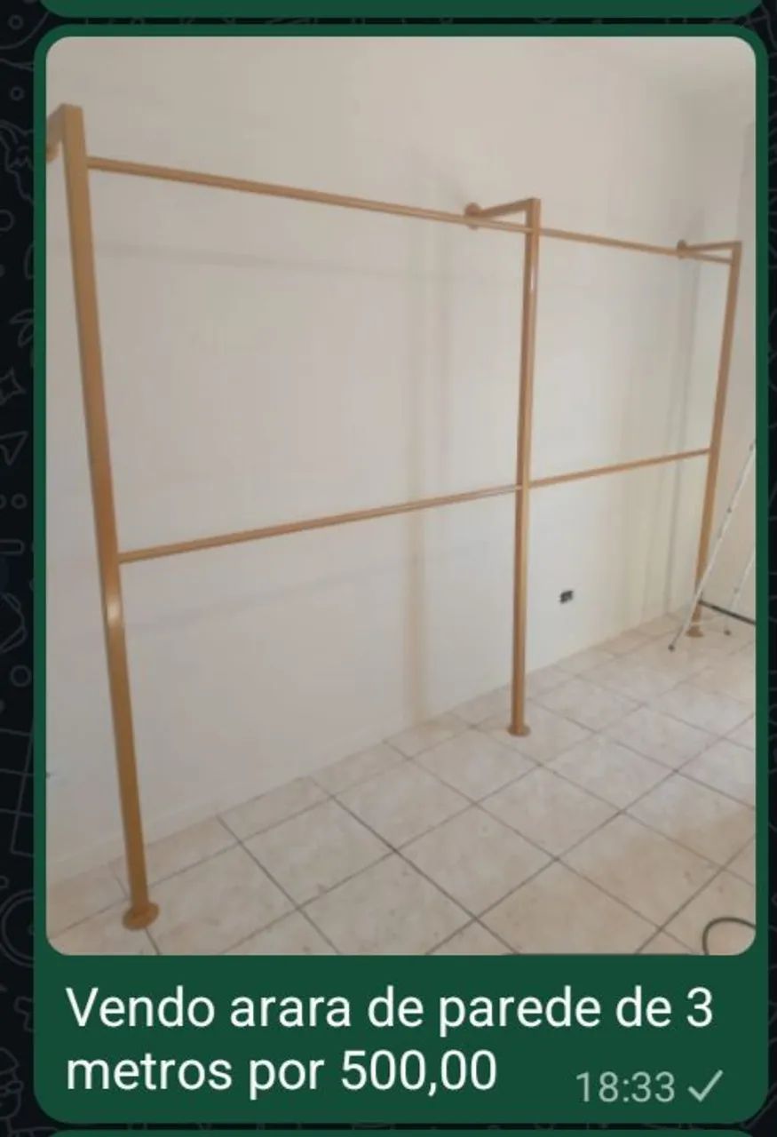 Arara de parede com apoio 