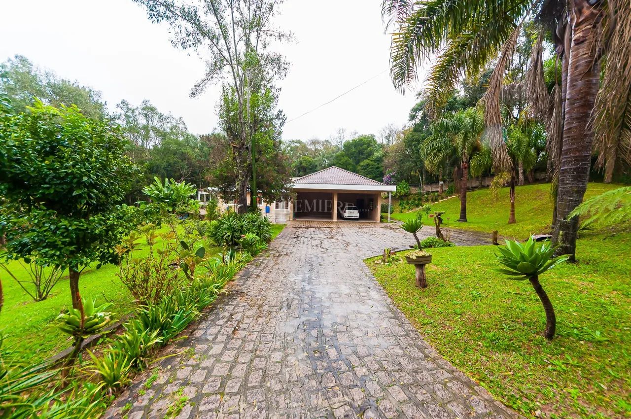 Casa com 5 Quartos e Amplo Terreno Próxima ao Parque Passaúna