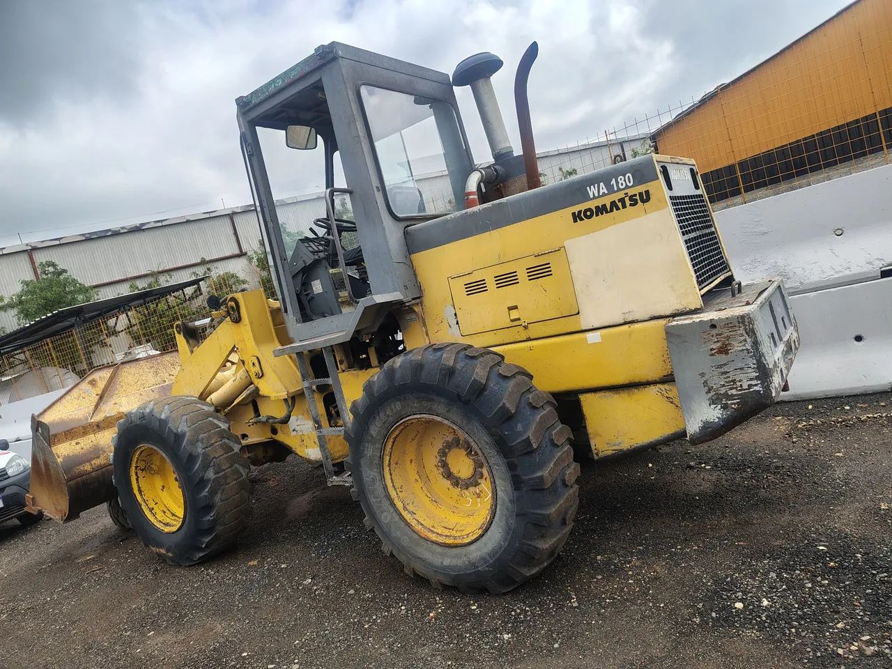 Pá carregadeira komatsu WA 180 2002