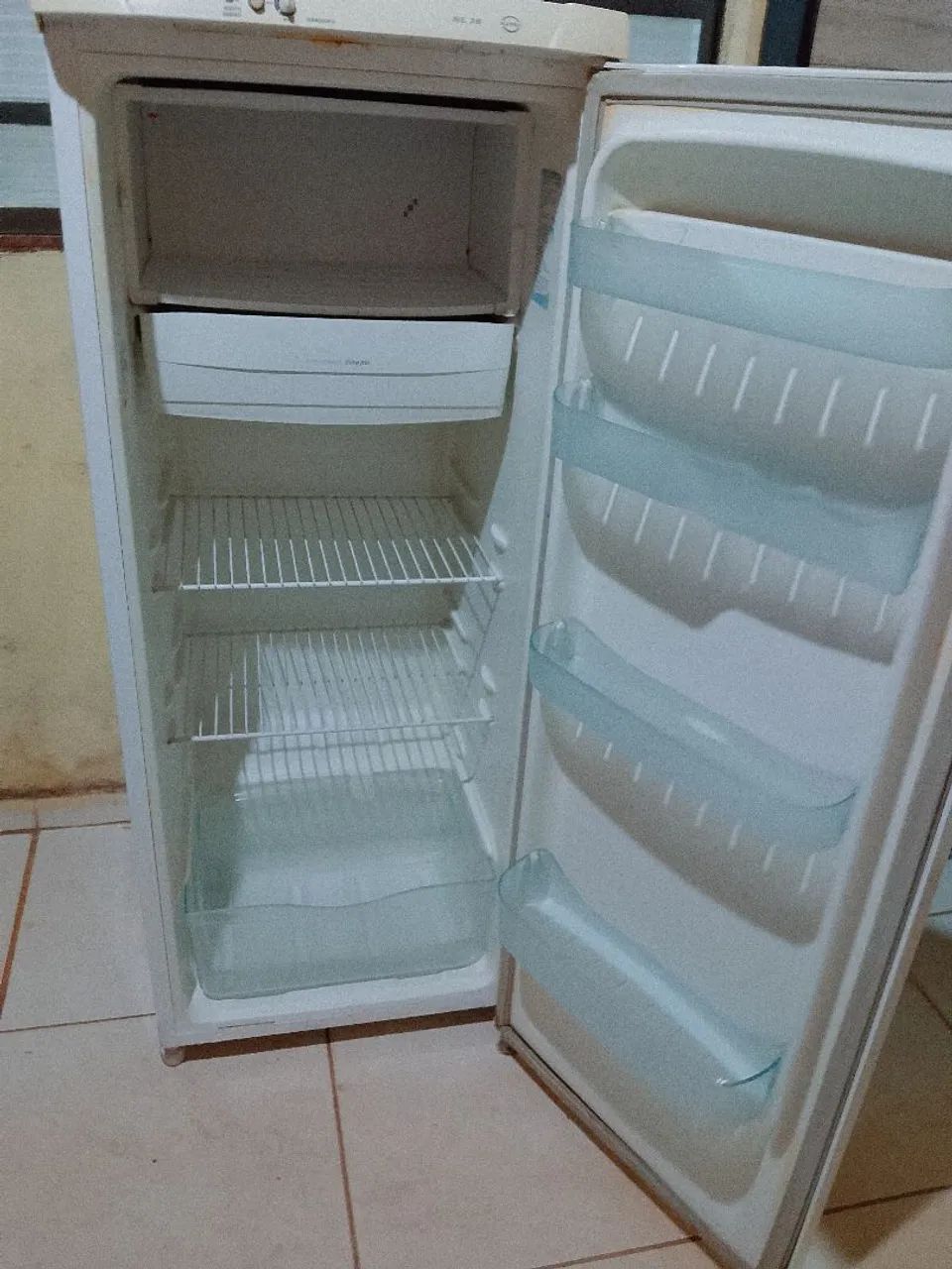 Vendo geladeira funcionando perfeitamente  - Foto 4