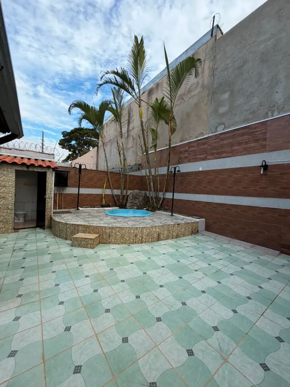 CASA A VENDA NO PARQUE BRASILIA COM PISCINA
