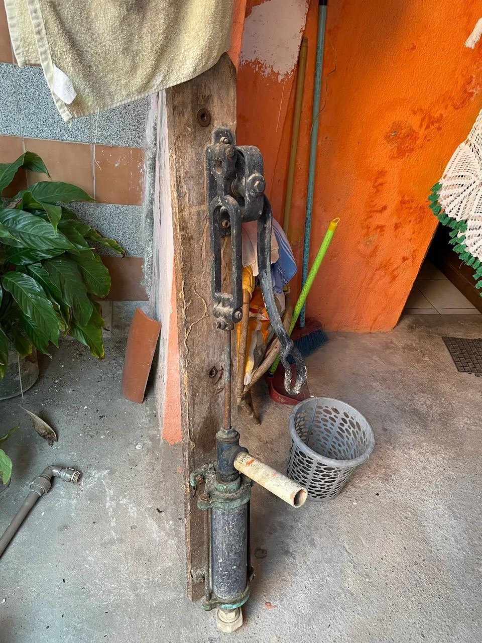 Bomba d'Água Manual Antiga / Rosca de poço  - Foto 2
