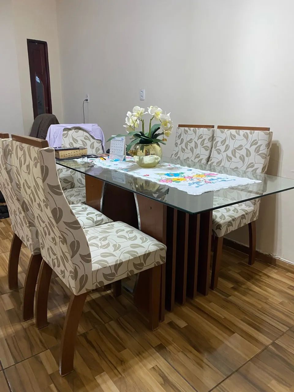 MESA DE VIDRO + 4 CADEIRAS 