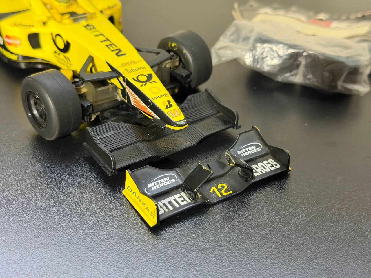 Automodelo Kyosho Mini-Z Fórmula 1 - Elétrico escala 1/28 - Foto 4