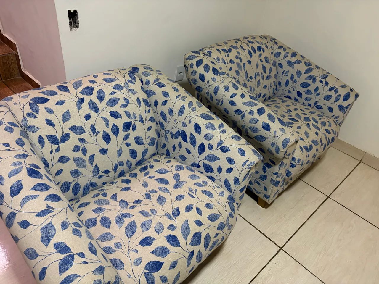 Vendo Duas Poltronas Estampadas - Foto 2