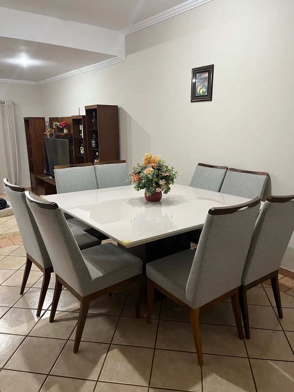Mesa + 8 cadeiras linda