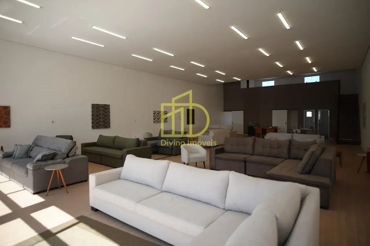 Salão Comercial Imponente com Pé-Direito Duplo e Fachada em Vidro  Av. Moreira César (Cent - Foto 3