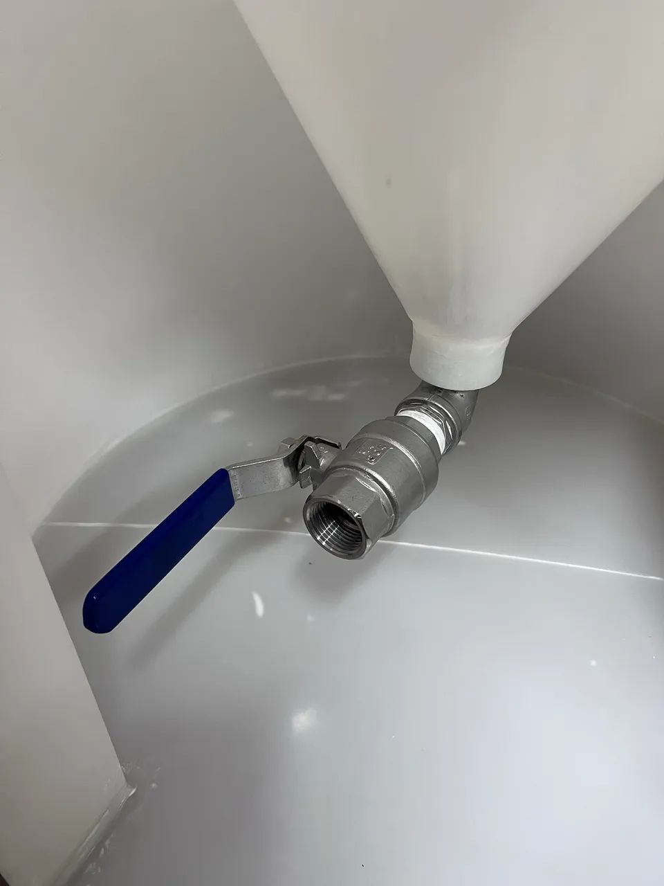 Fermentador Cônico Indupropil 150 litros com Base  - Foto 2
