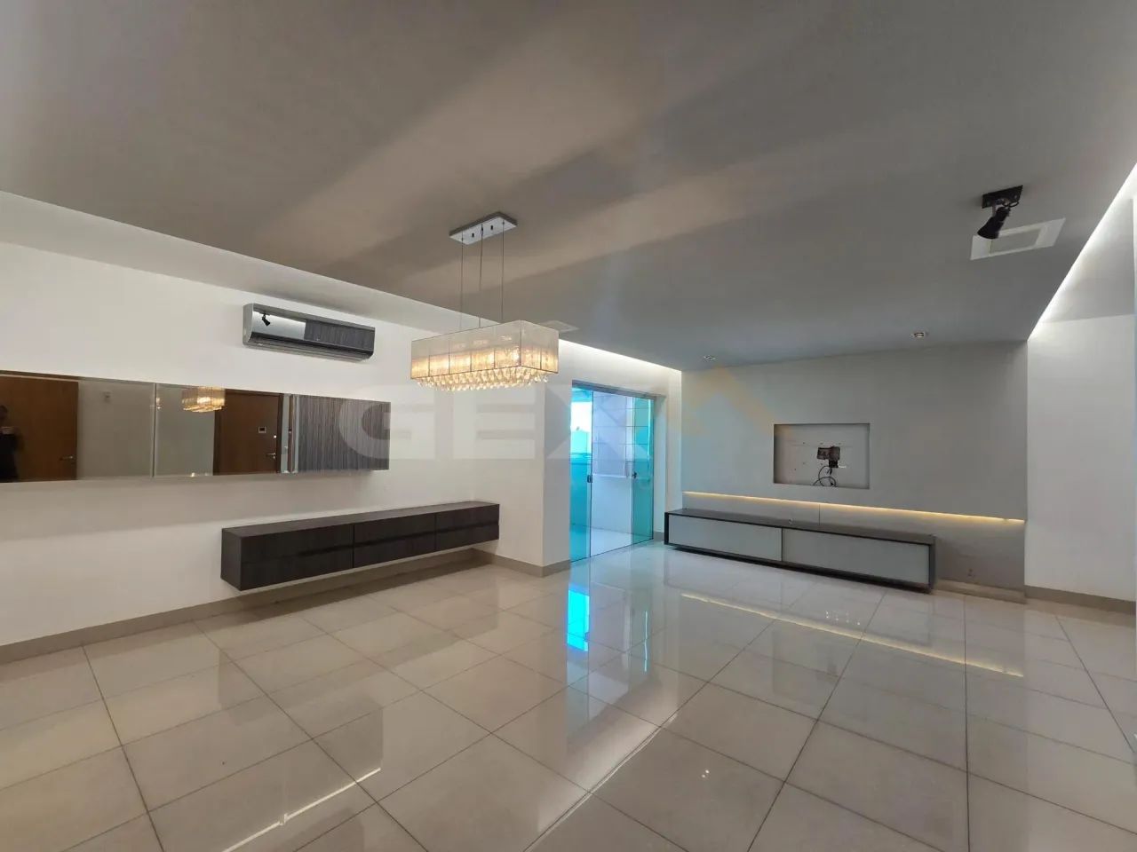 Apartamento à Venda com 03 Quartos no Centro de Divinópolis MG.