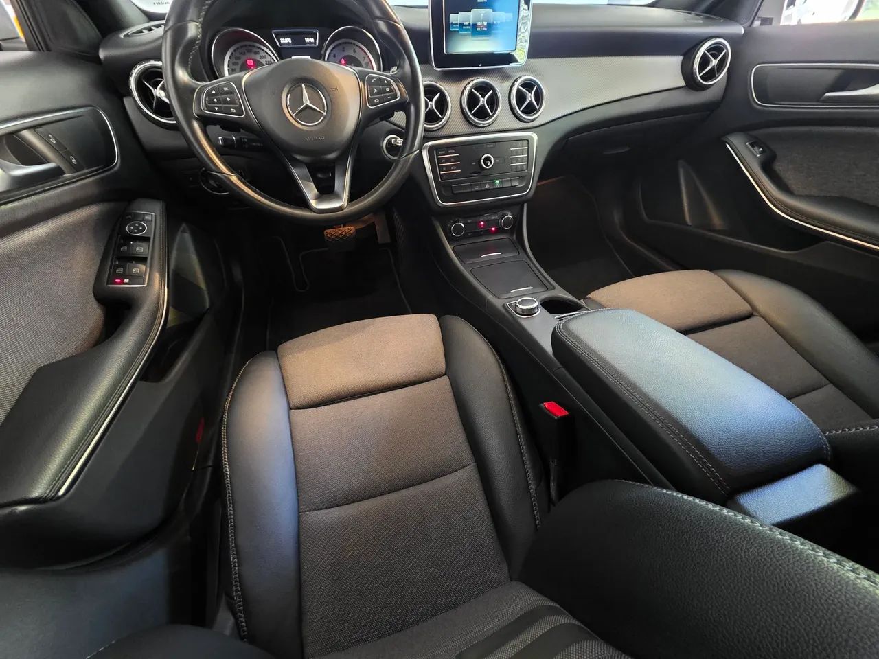 Mercedes-Benz GLA 200 Adv. 1.6/1.6 TB 16V Flex Aut., foto 8 de 20