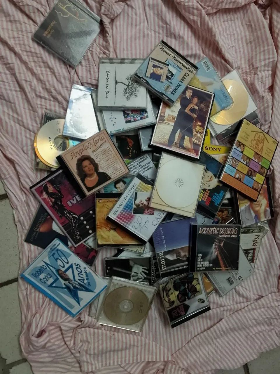 Various CDs and DVDs65580477116803125