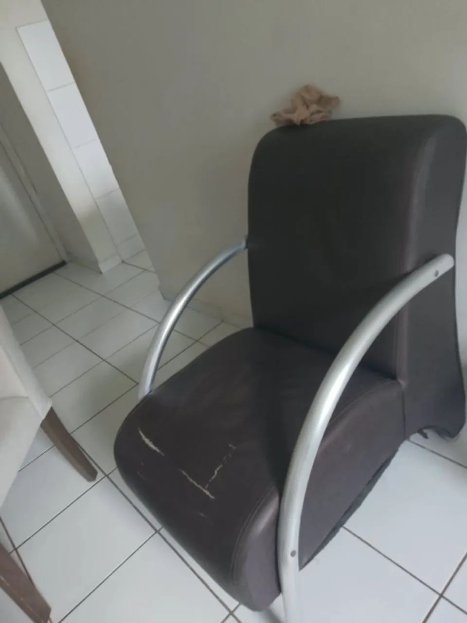 Vende-se 2  poltronas usadas  150 reais 