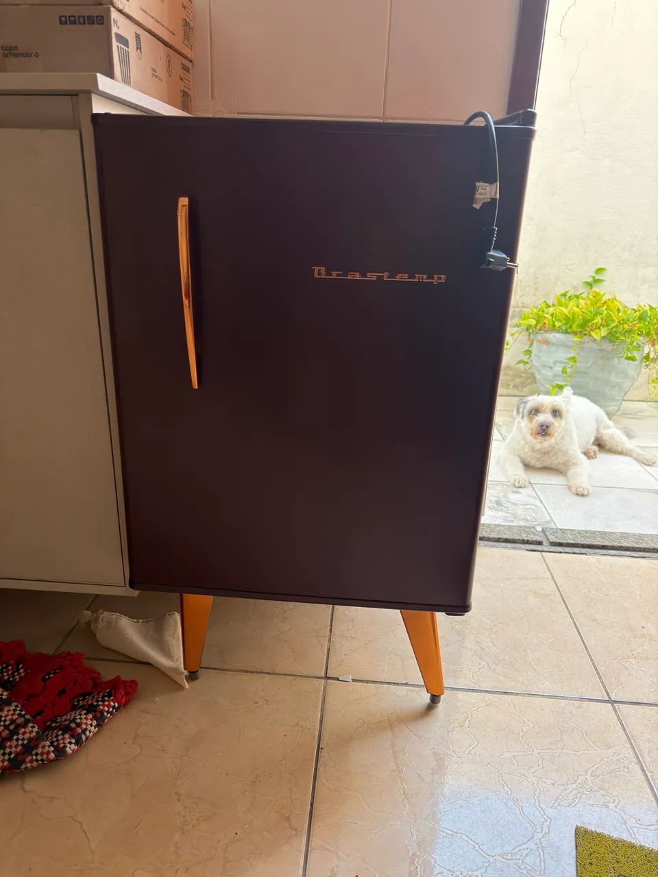Frigobar retrô vinho 