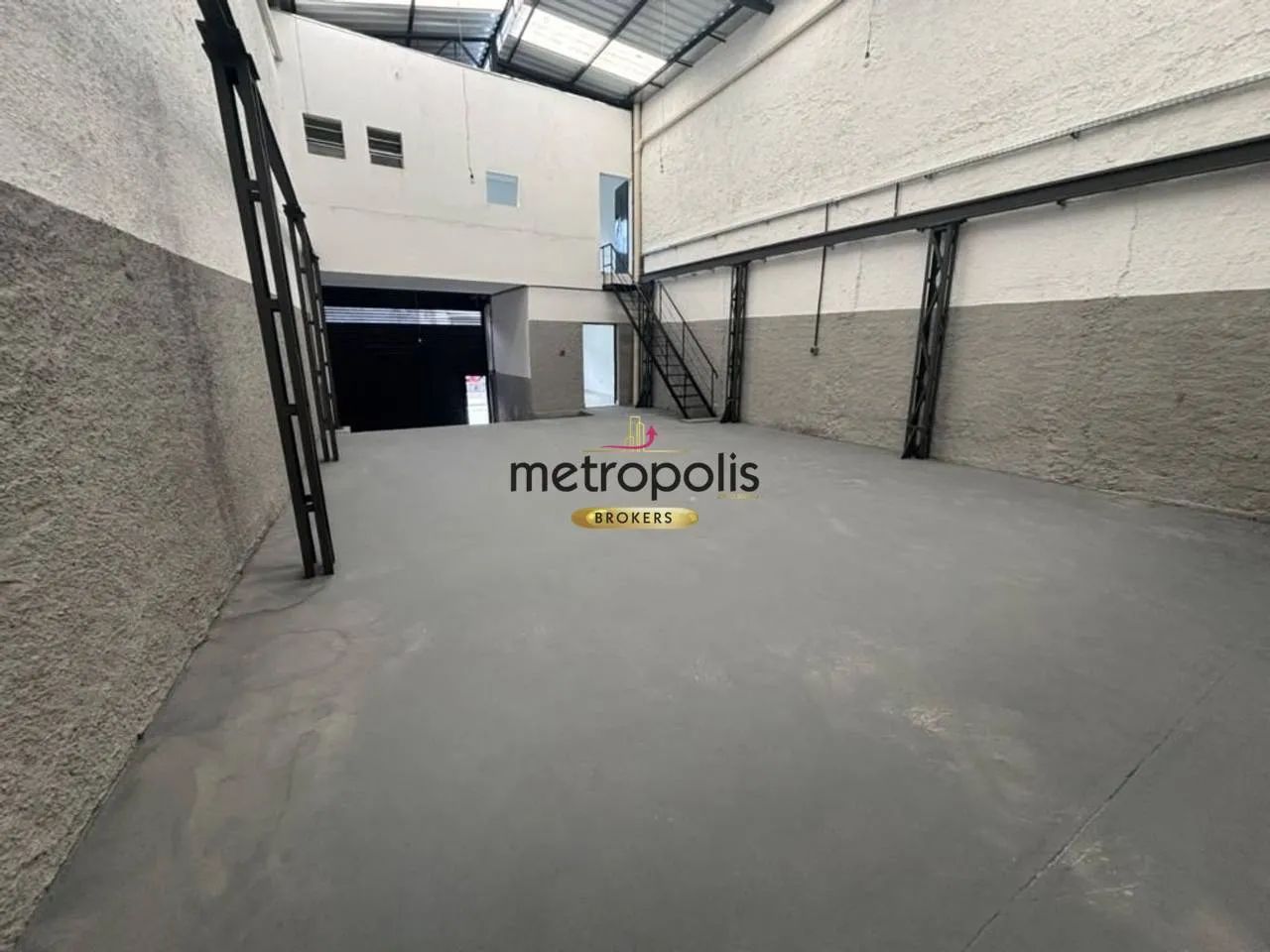 Galpão com estrutura ampla e funcional para operações comerciais - Foto 4