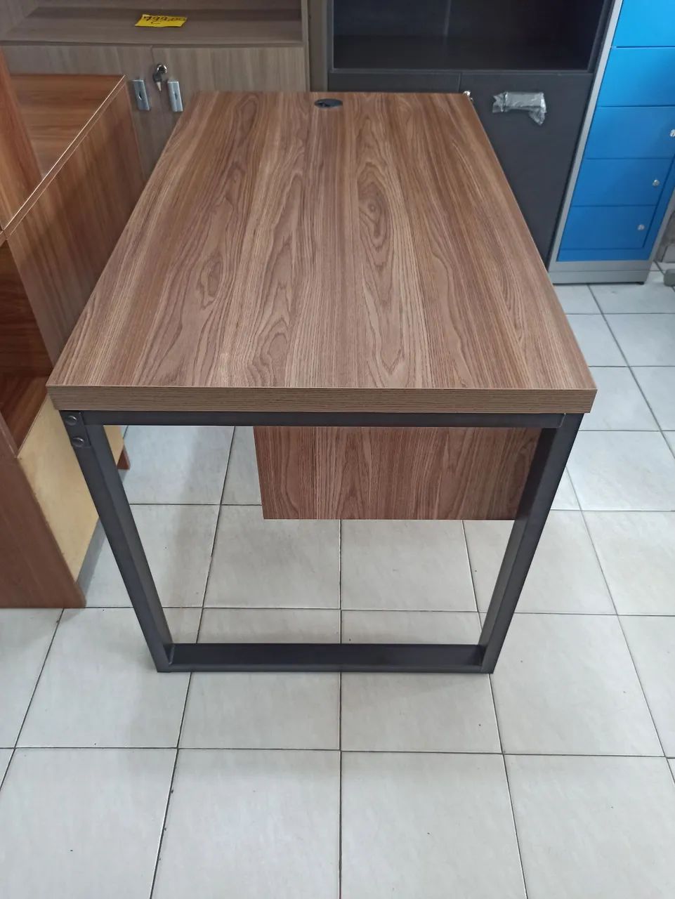 Mesa de 1.20m com 2 gavetas  - Foto 2
