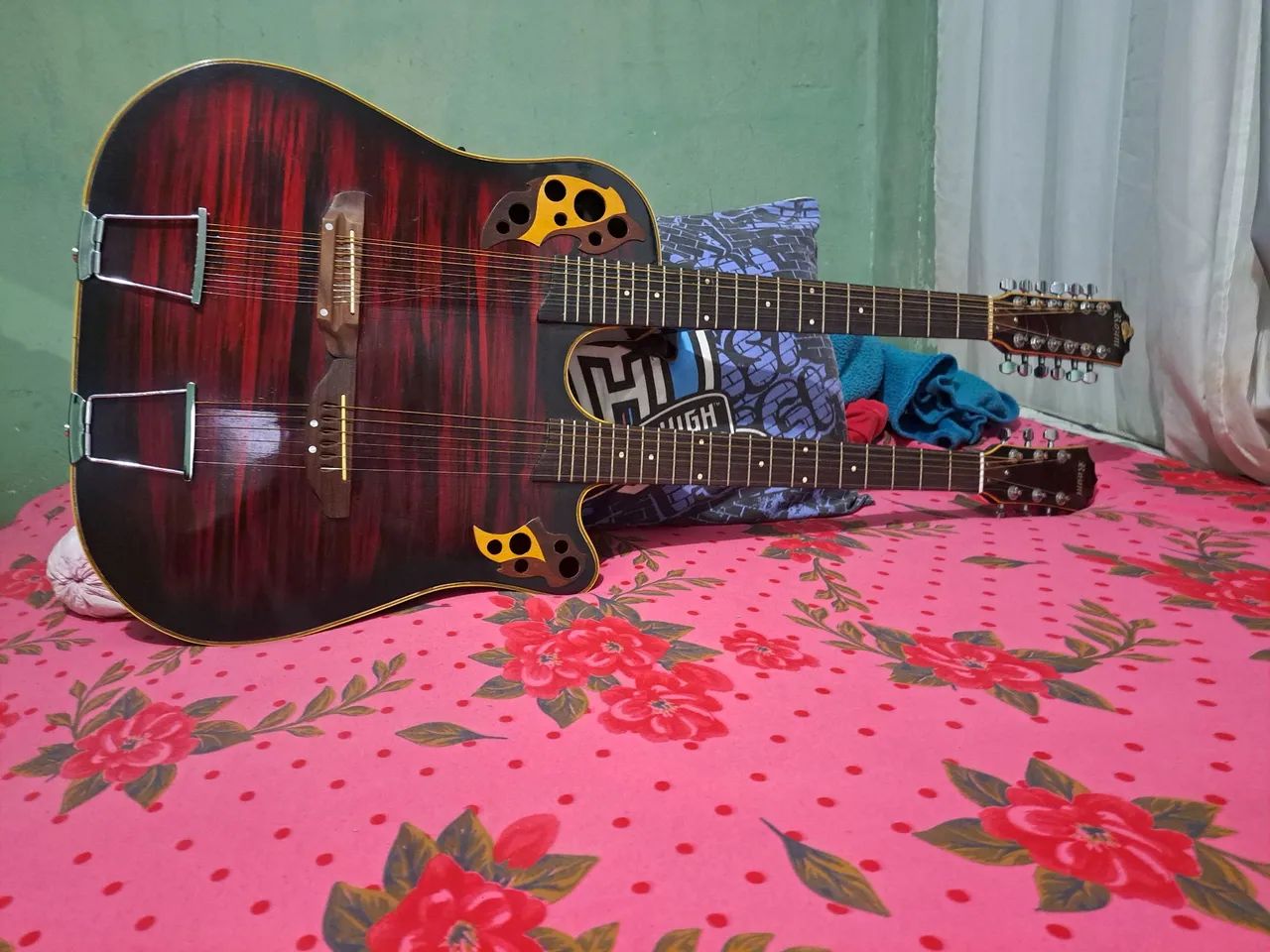 Violão de dois braços Robini