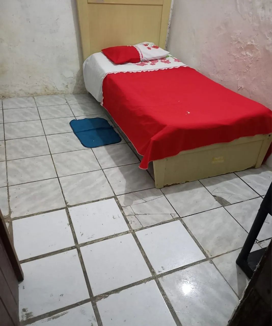 Aluga-se quartos e kitnets no Centro 
