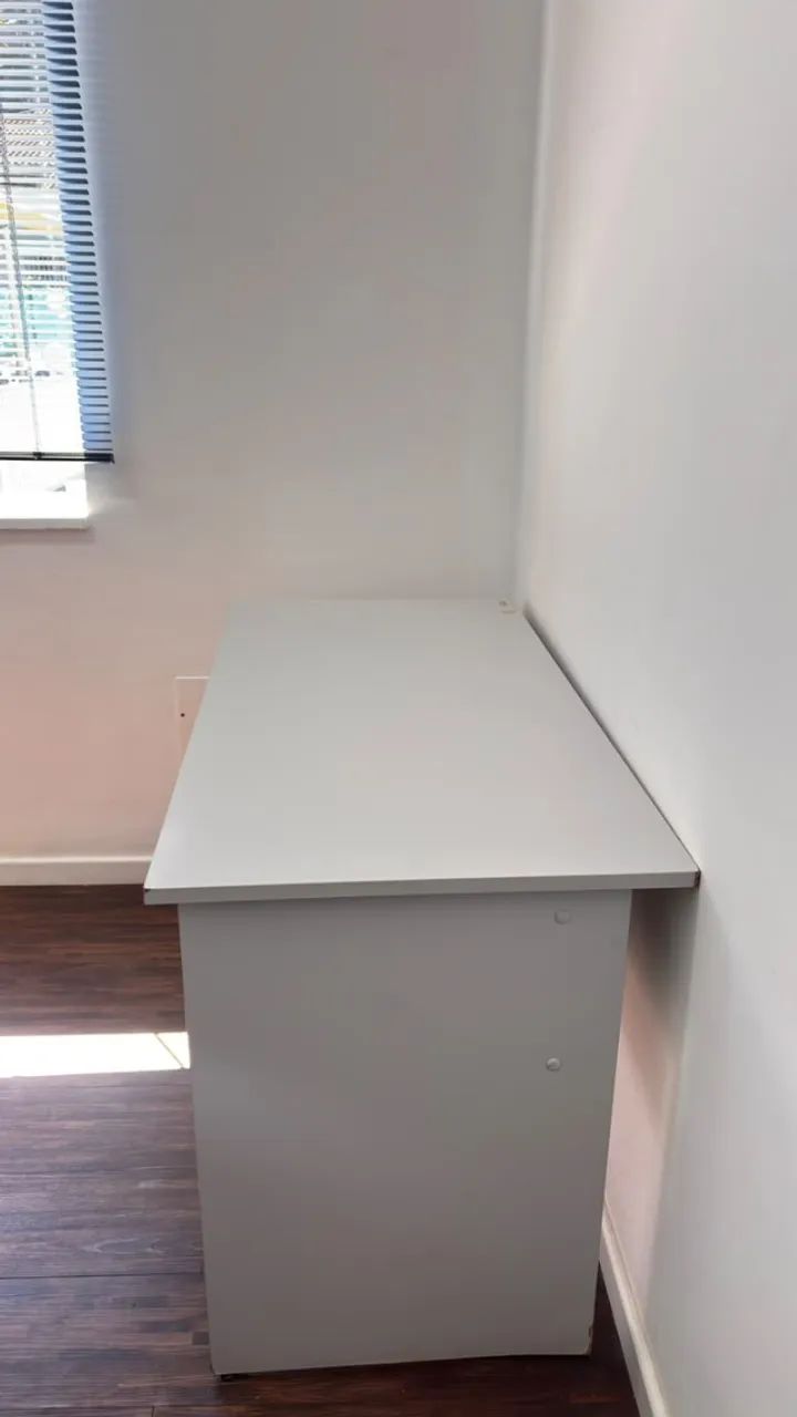 Escrivaninha usada com gaveta - Foto 2