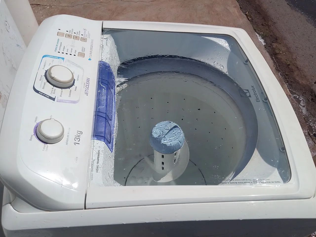 Vende-se uma máquina 