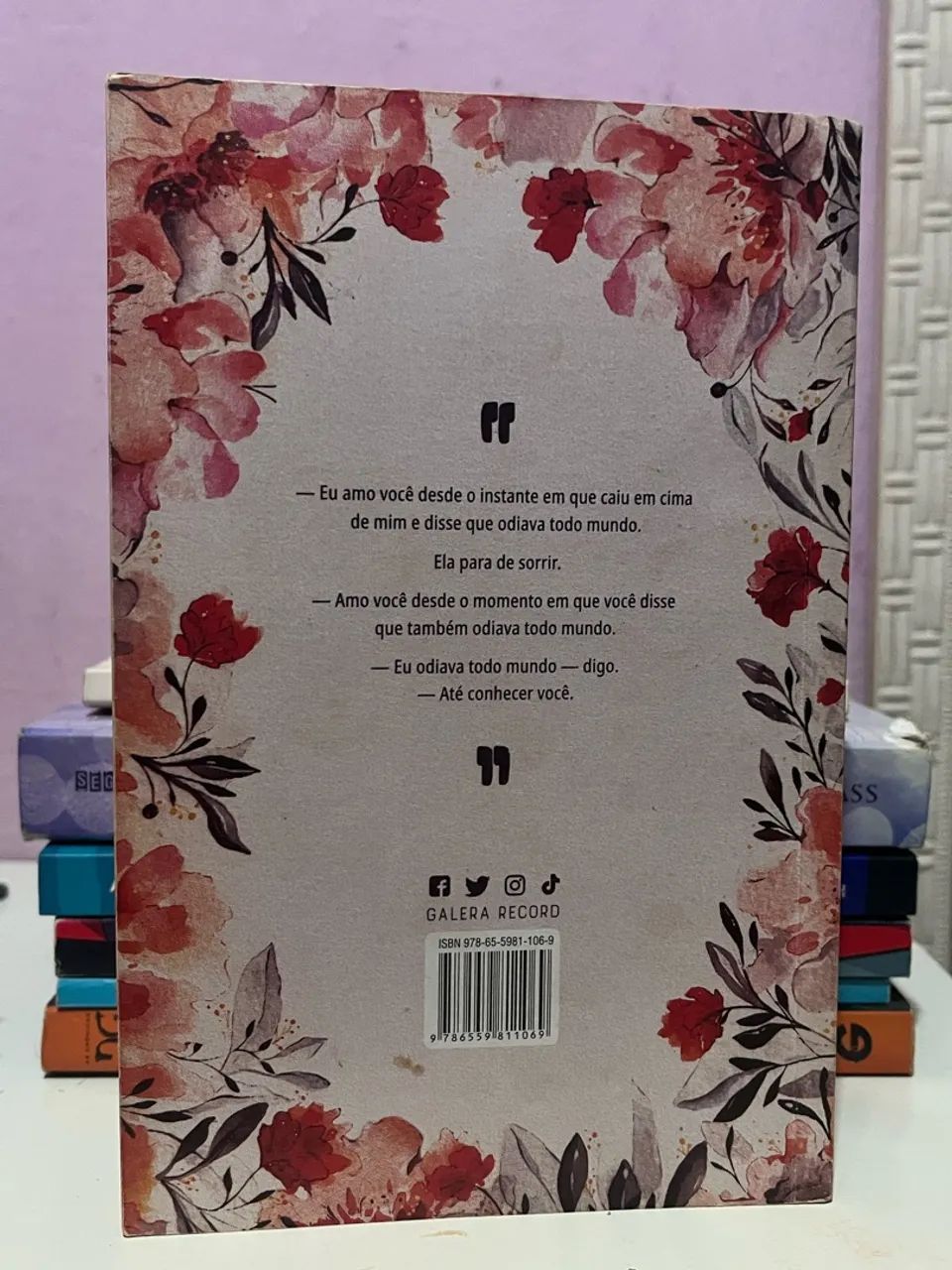 Livro Colleen Hoover  - Foto 2