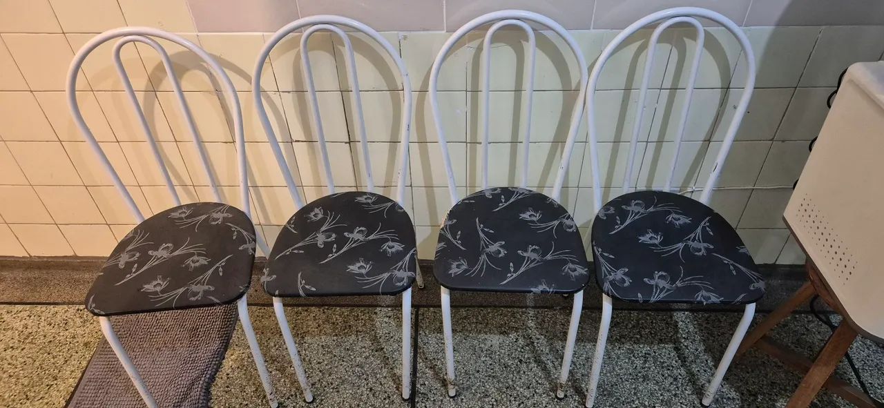 JOGO 4 CADEIRAS S/ MESA
