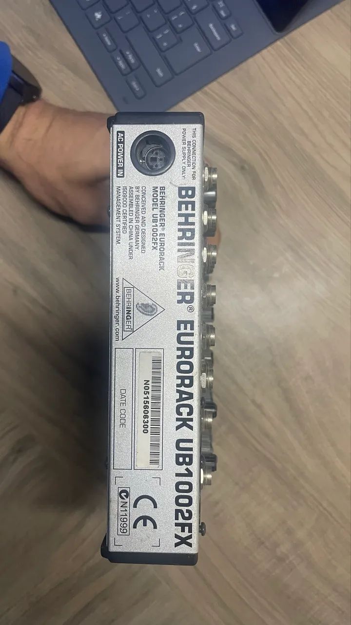Mesa de Som Behringer Eurorack UB1002FX - Foto 3