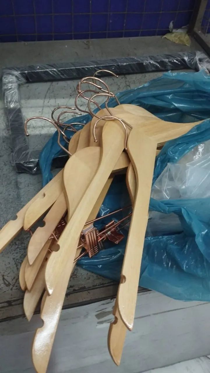 VENDO CABIDES  2 MANEQUINS E UMA ARARA NOVOS  - Foto 3