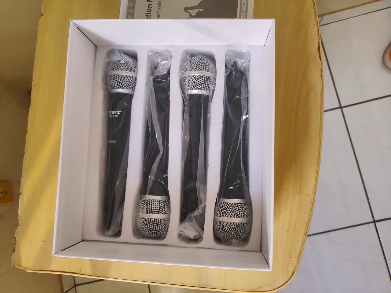 Microfone dinâmico profissional novo na caixa  - Foto 3