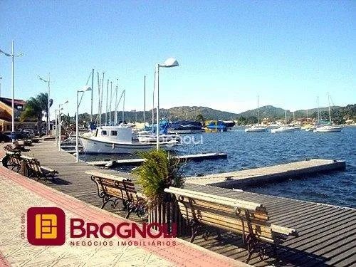 Condominio de casas com área comercial na Lagoa da Conceição