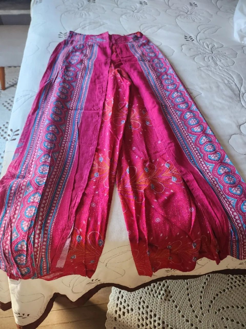 Calça indiana, veio da Malásia. Nova, sem uso!  