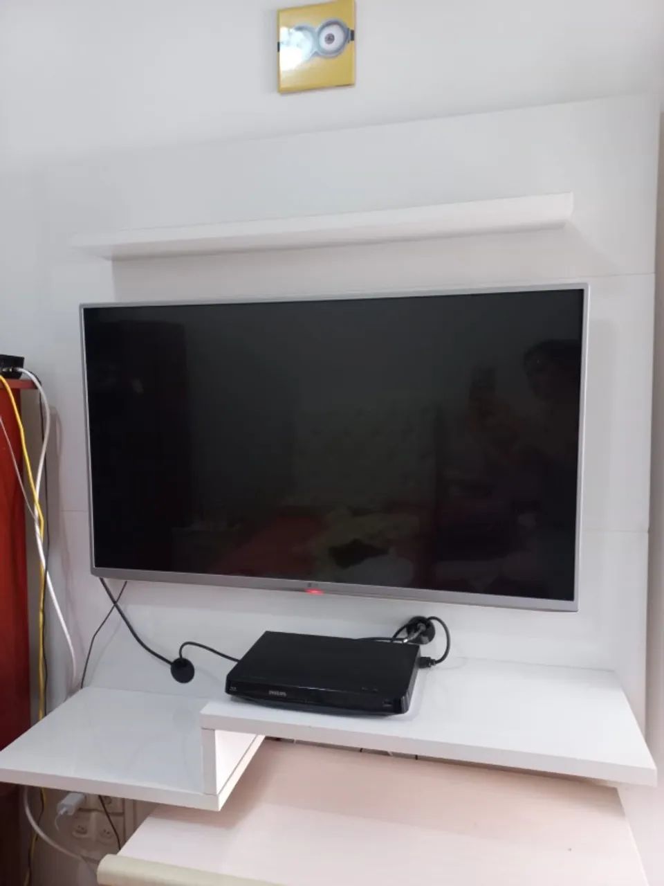 Painel branco de madeira para TV - Foto 2