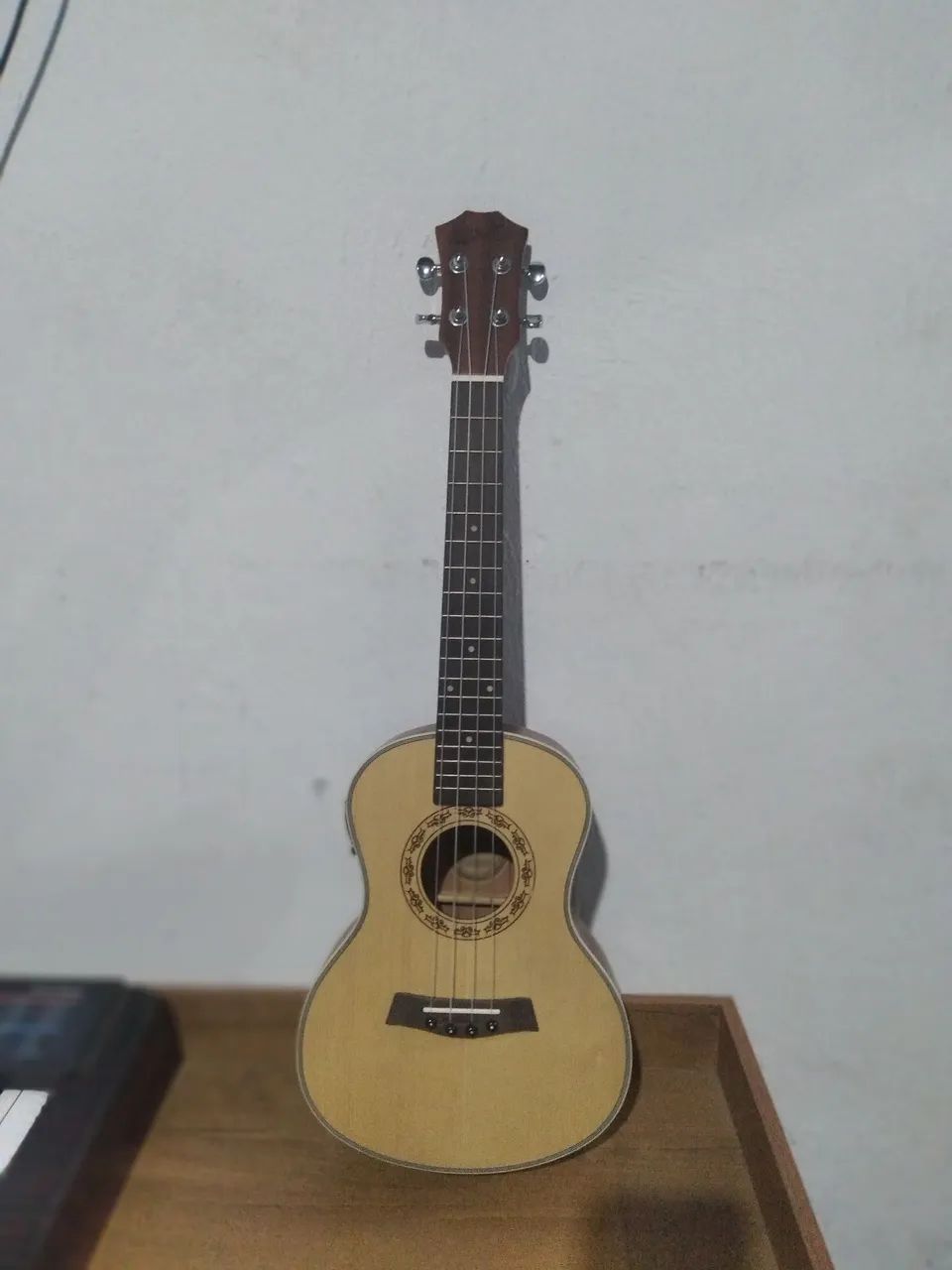 Ukulele eletrico