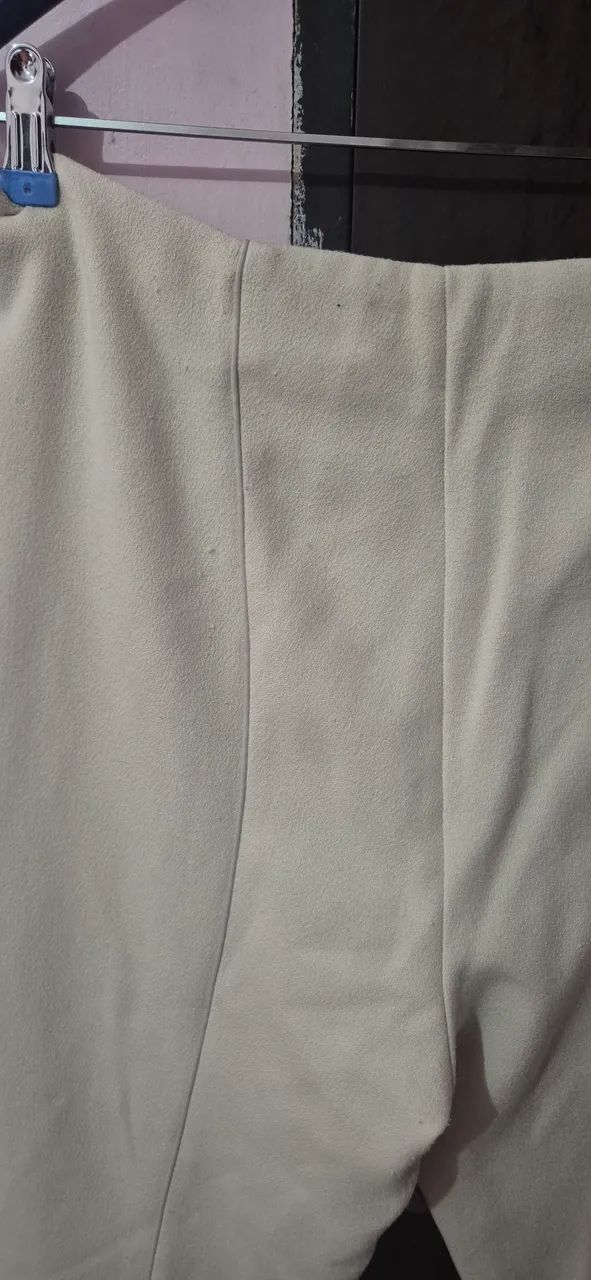 Calça bege com zíper frontal Le Lis Blanc - Foto 4