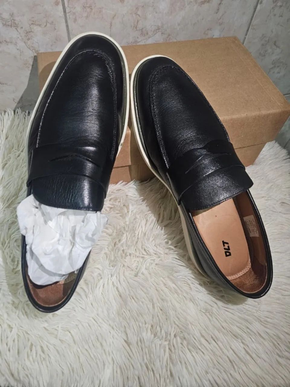  Mocassim de couro preto NUNCA USADO.