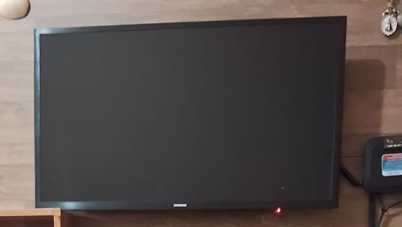 Vendo TV 32 polegadas marca Samsung semi nova