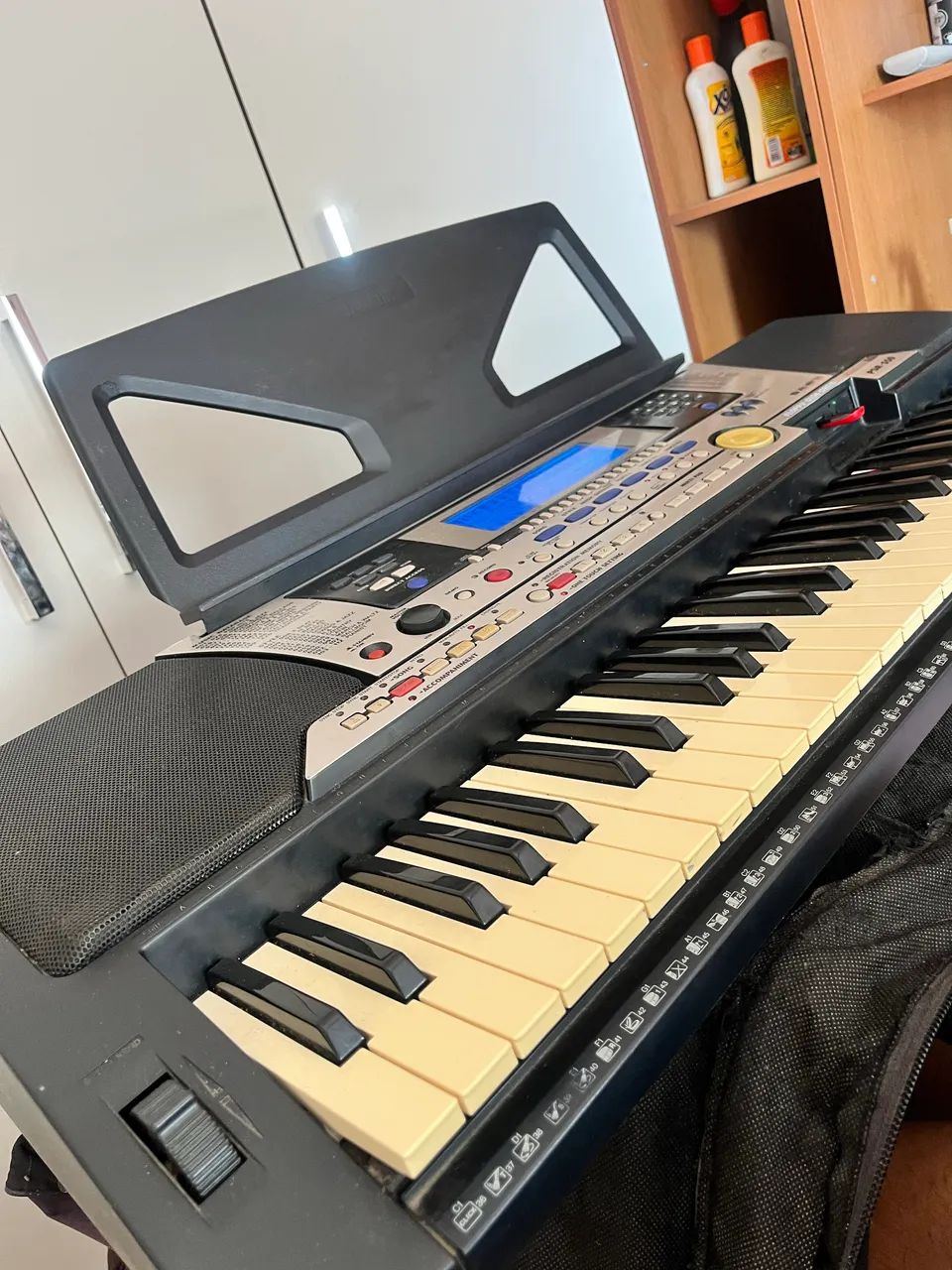 Teclado yamaha psr 550 + suporte em X - Instrumentos musicais