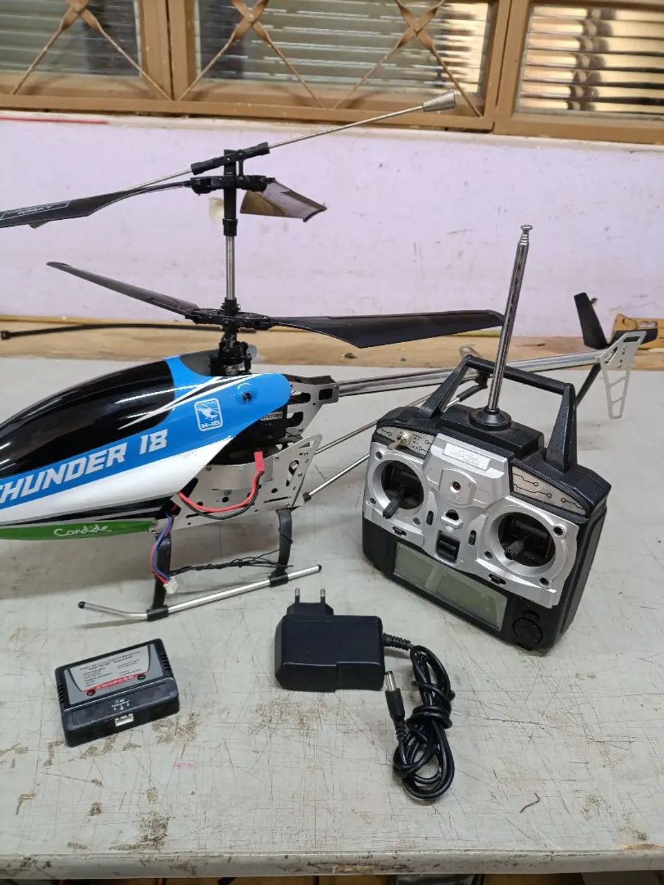 Helicóptero h18 Thunder
