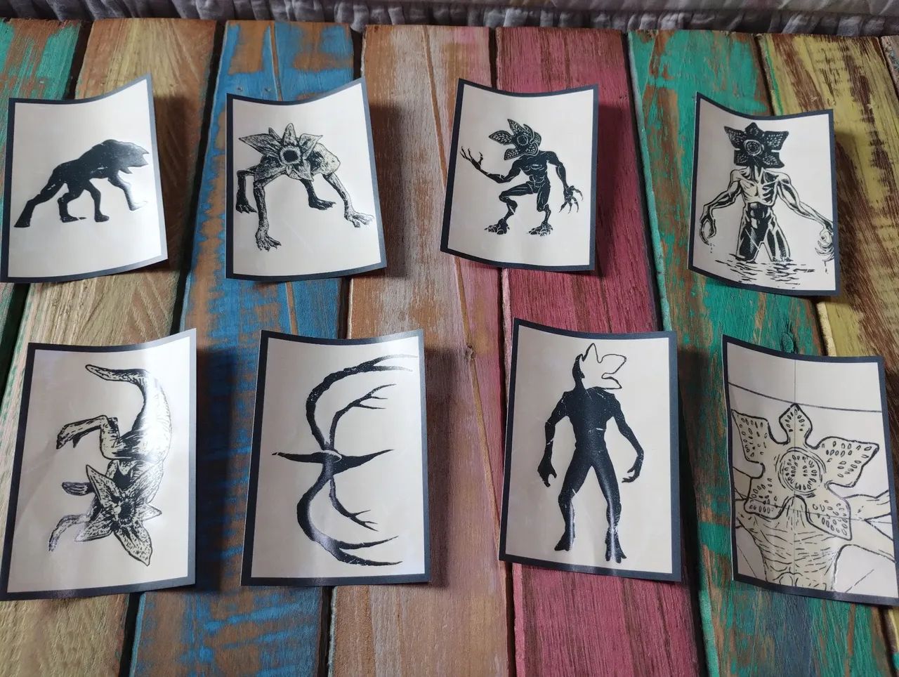 Figurinhas raras Stranger Things 2025 (pôster)