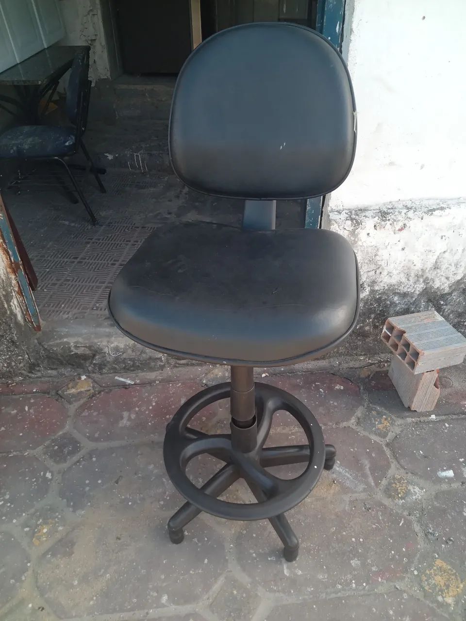 VENDO UMA CADEIRA PARA EßCRITORIO BOA  - Foto 4