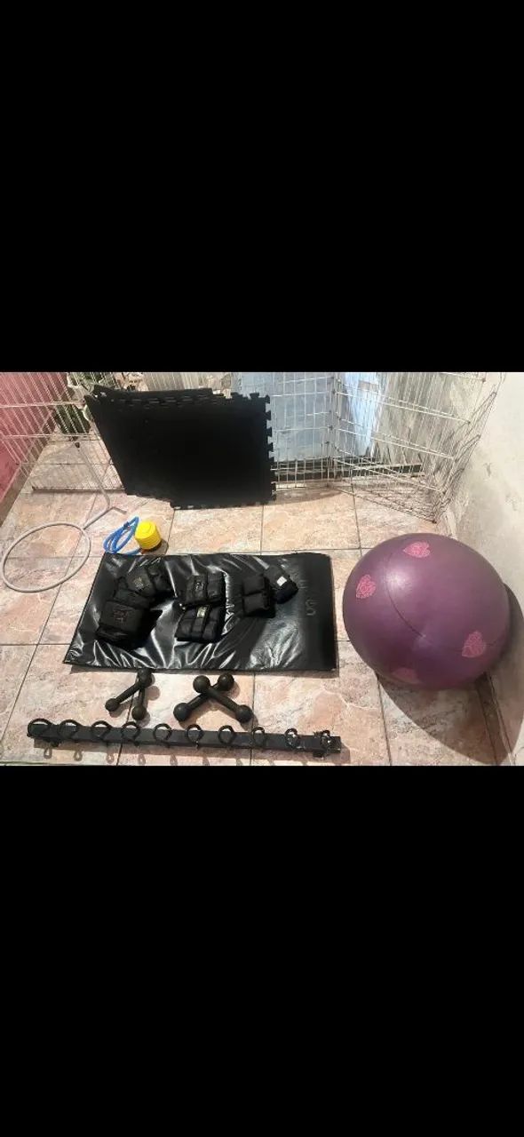 Conjuntos de equipamentos para exercícios 