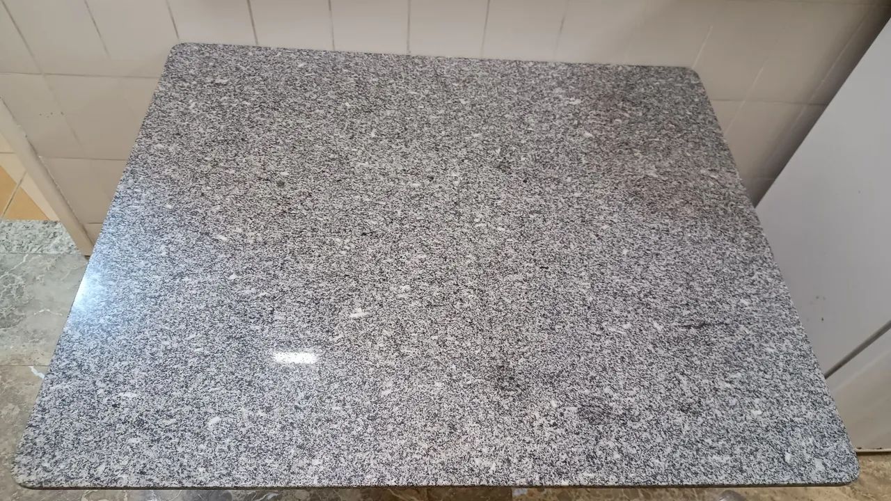 Mesa com tampo de granito 115x92cm. - Foto 3