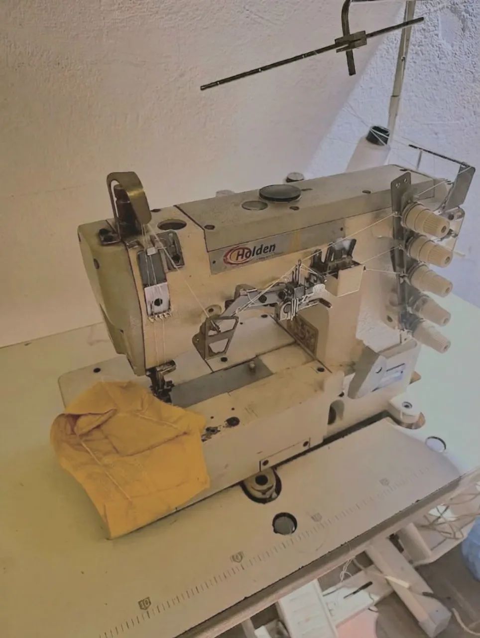 GALONEIRA INDUSTRIAL HOLDEN WP-31016 - 3 AGULHAS (COM MESA E MOTOR)