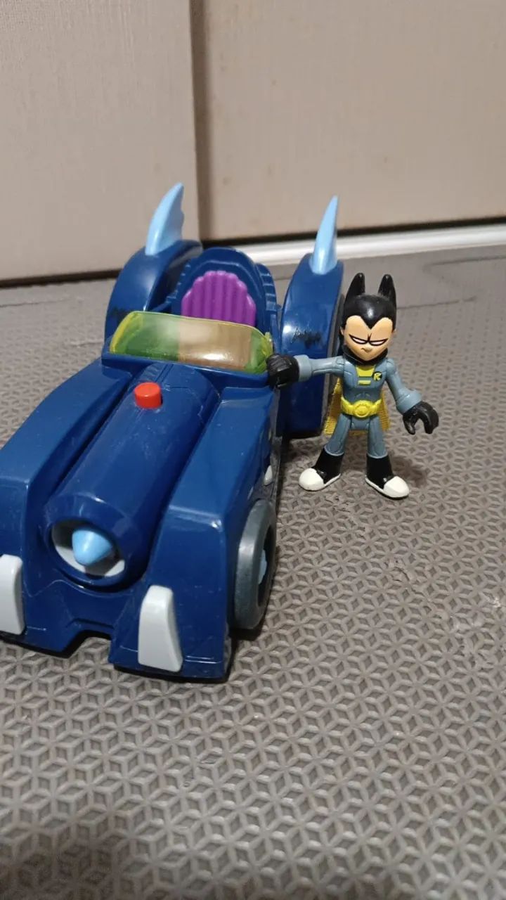 Batmóvel do Robin com Boneco e Projétil Original - DC Batman