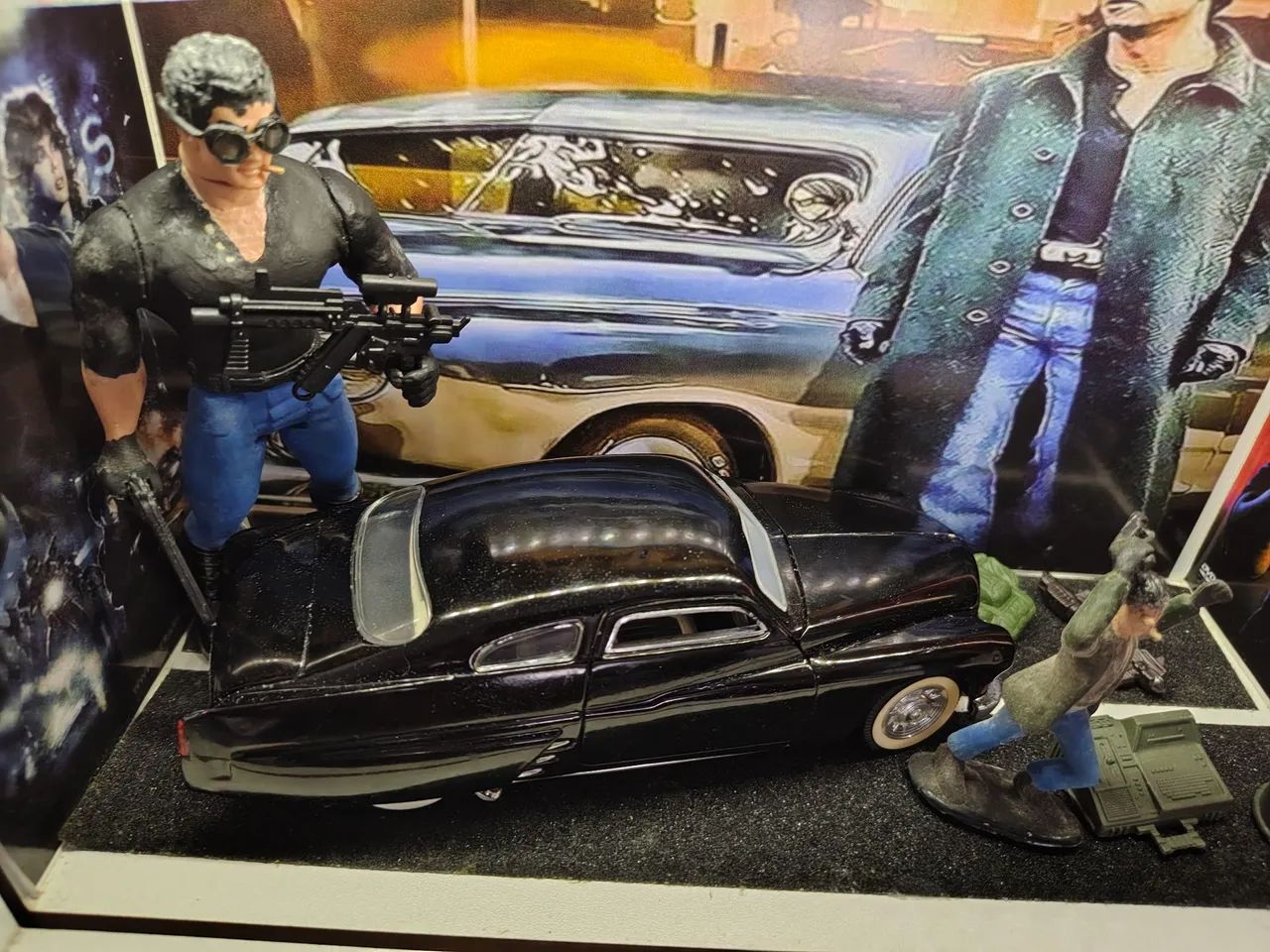 Diorama com iluminação do Stalonne Cobra. Carro, figuras. - Foto 3