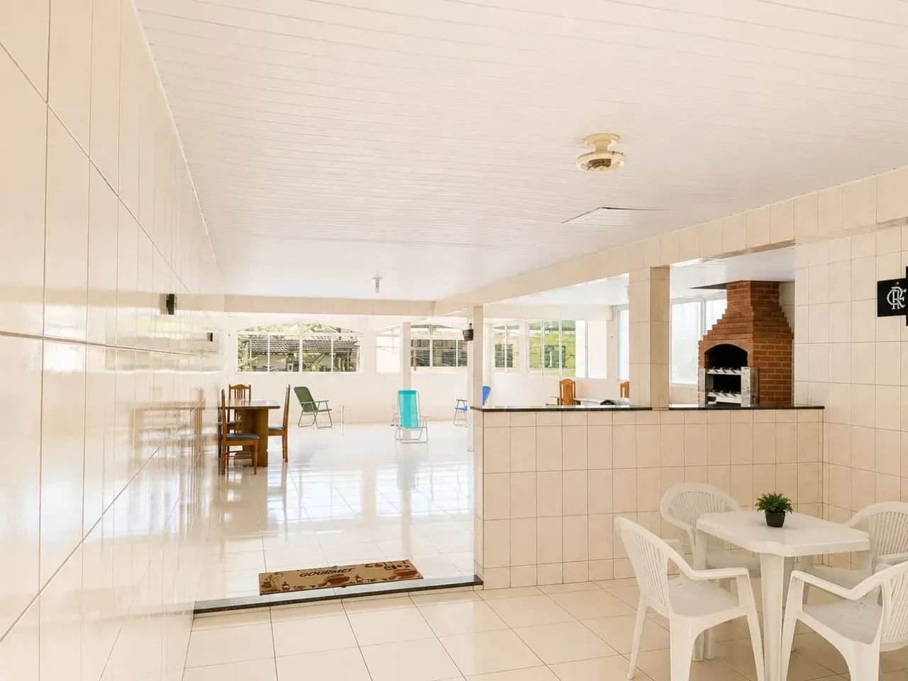 CASA DUPLEX 5 QUARTOS COM PISCINA + PORTEIRA FECHADA!