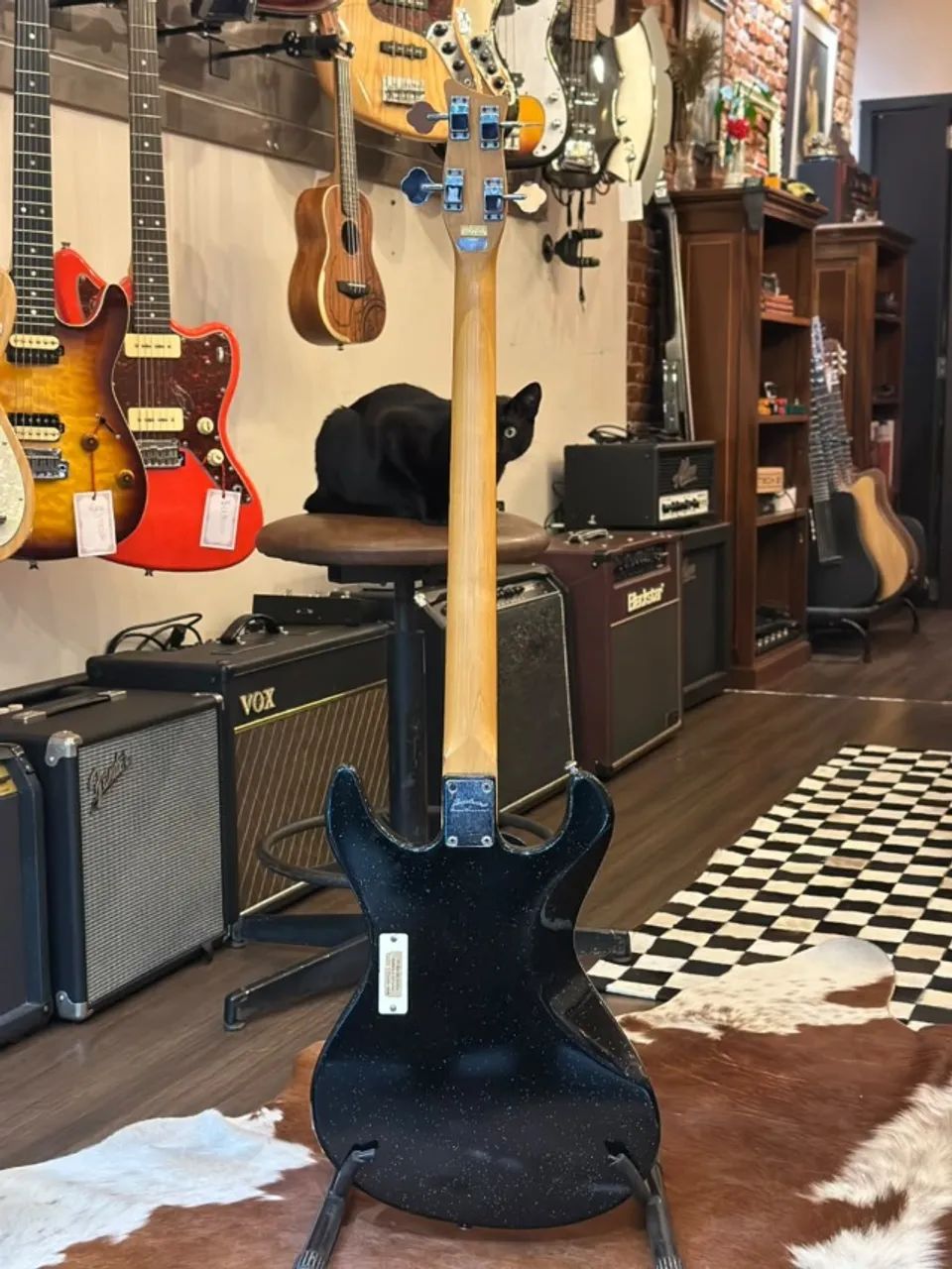 Baixo Danelectro Danoblaster com Chorus Integrado - Foto 5