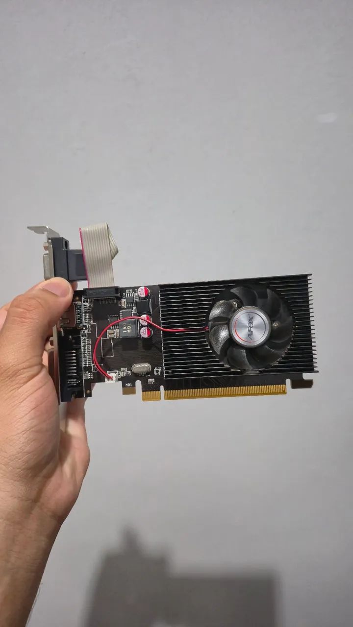 Placa de Vídeo AMD Radeon R5 220 2GB DDR3 - Foto 4