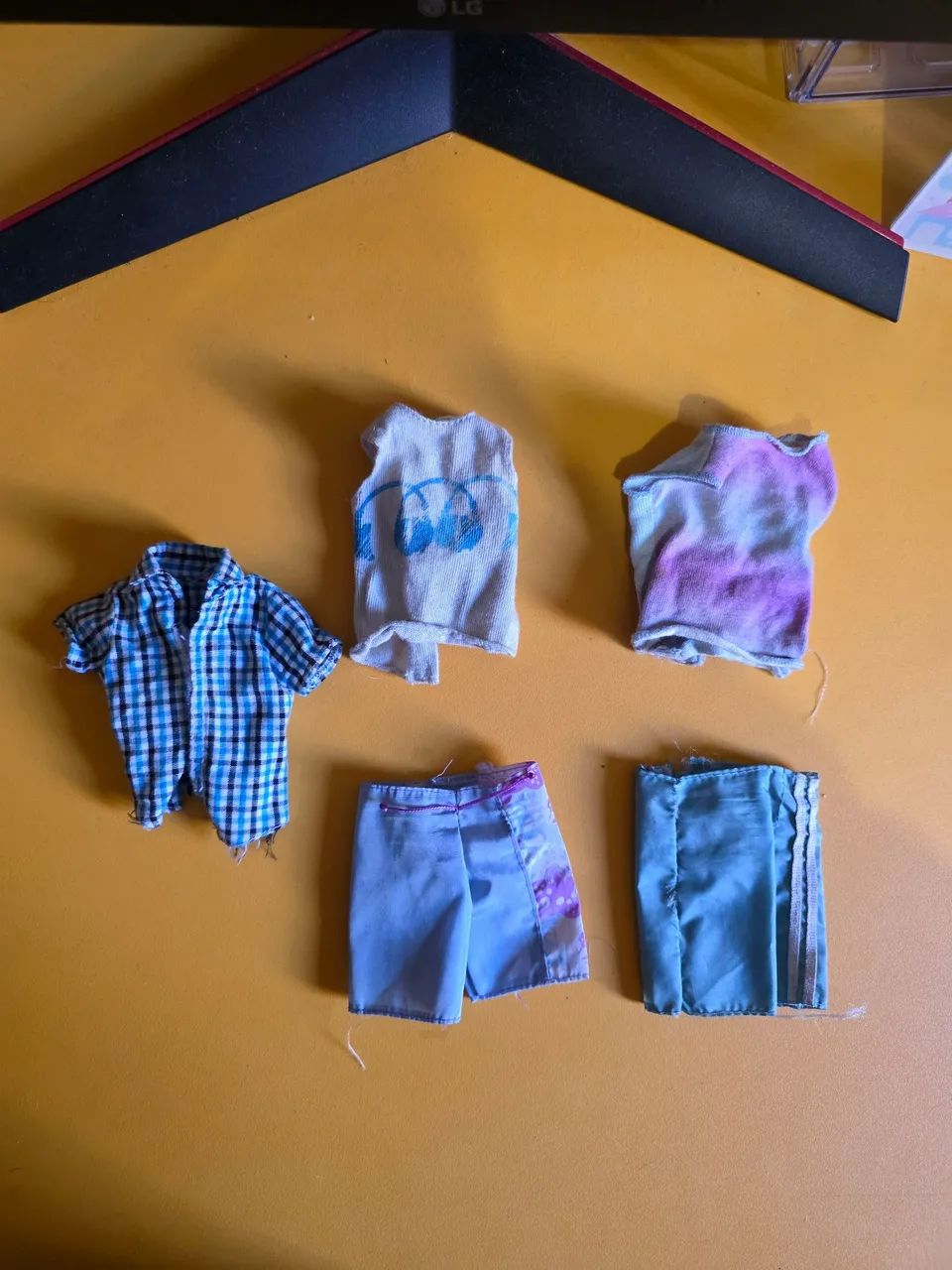 Lote de Roupas Barbie e Ken - Original - Foto 2