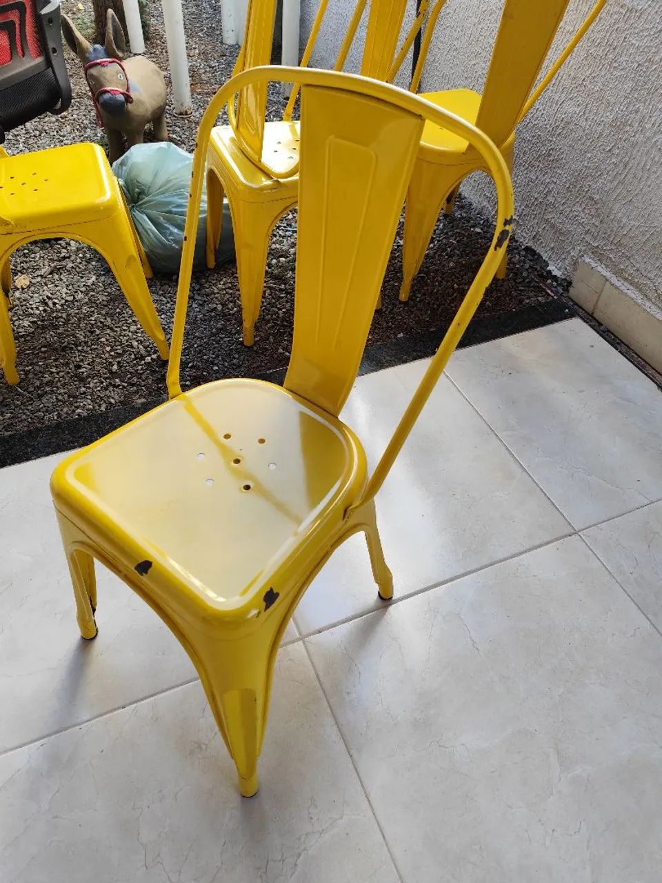 Vende-se 6 cadeiras amarelas - Foto 2