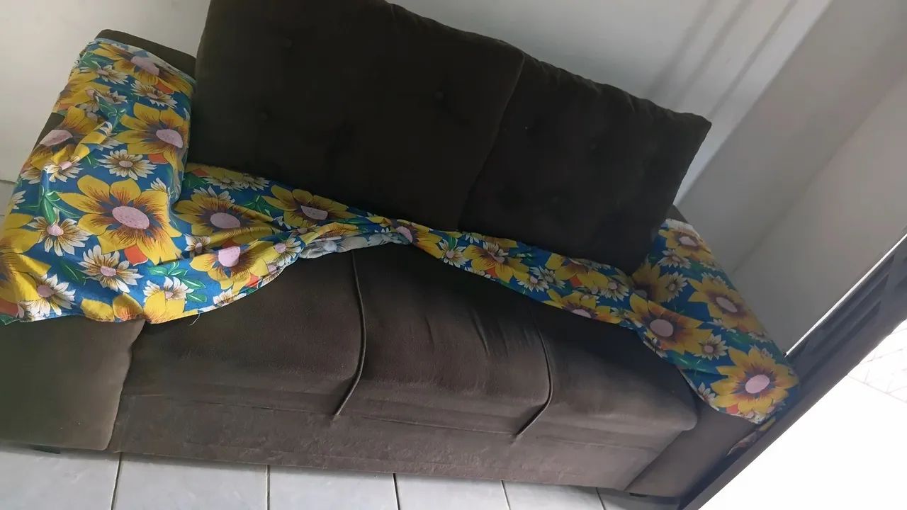 Sofá de 3 lugares com 2 puf  - Foto 3